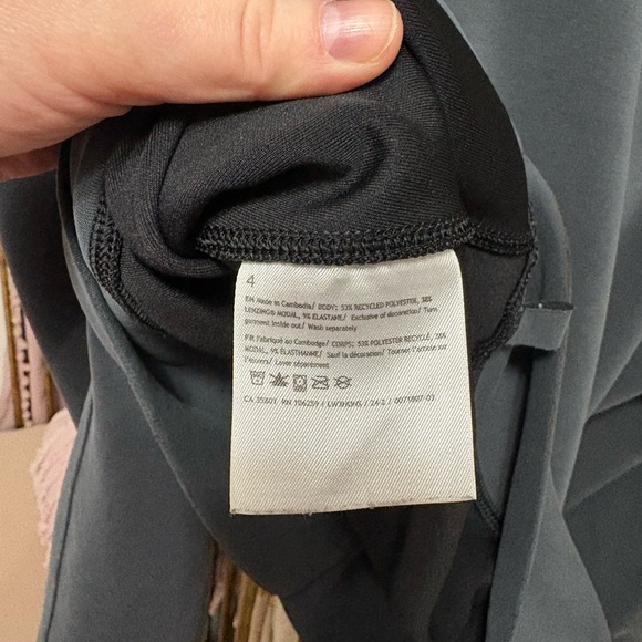 Lululemon Grey Softstreme Cropped Crew - Picture 8 of 9